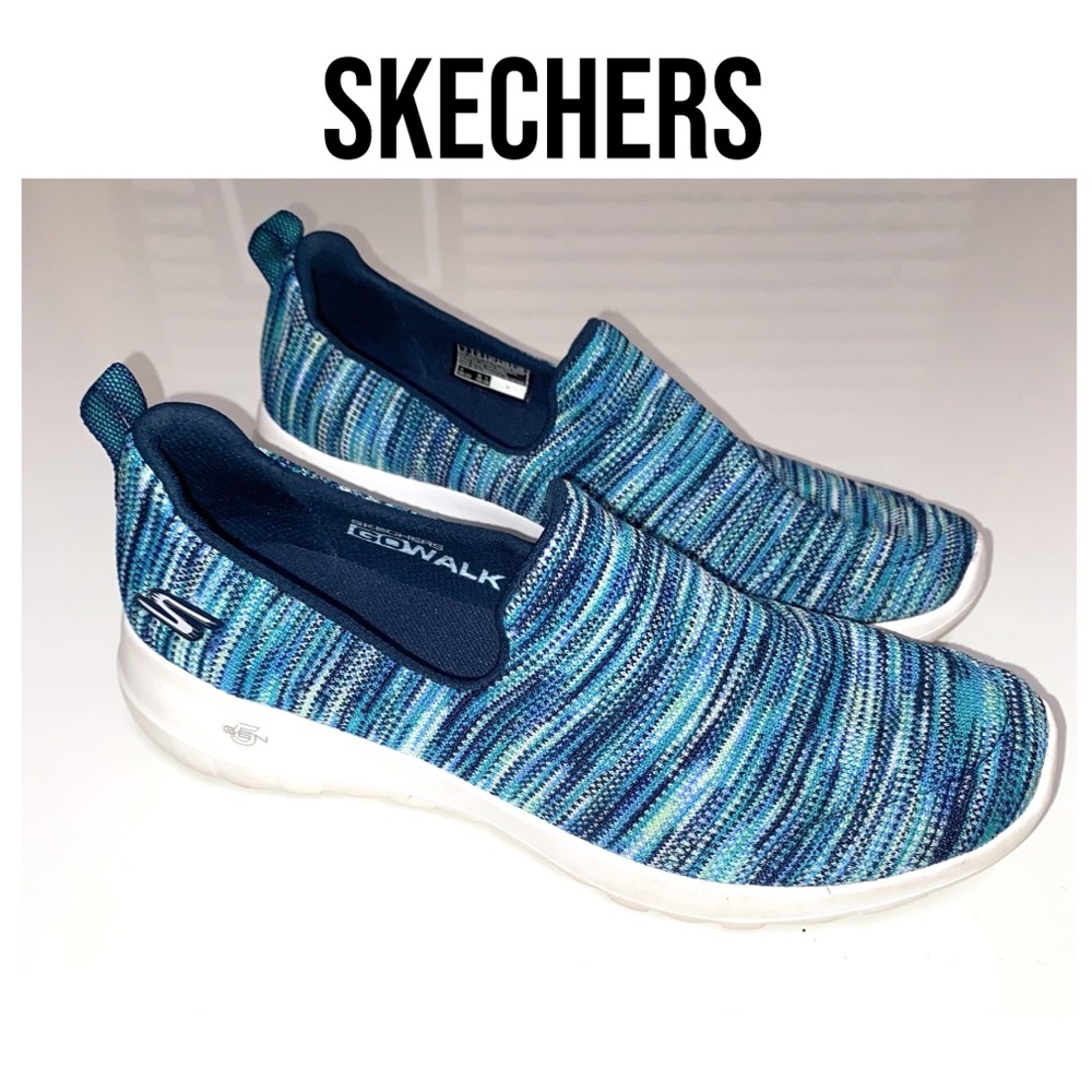*** SOLD** SKECHERS Go Walk Sneakers
